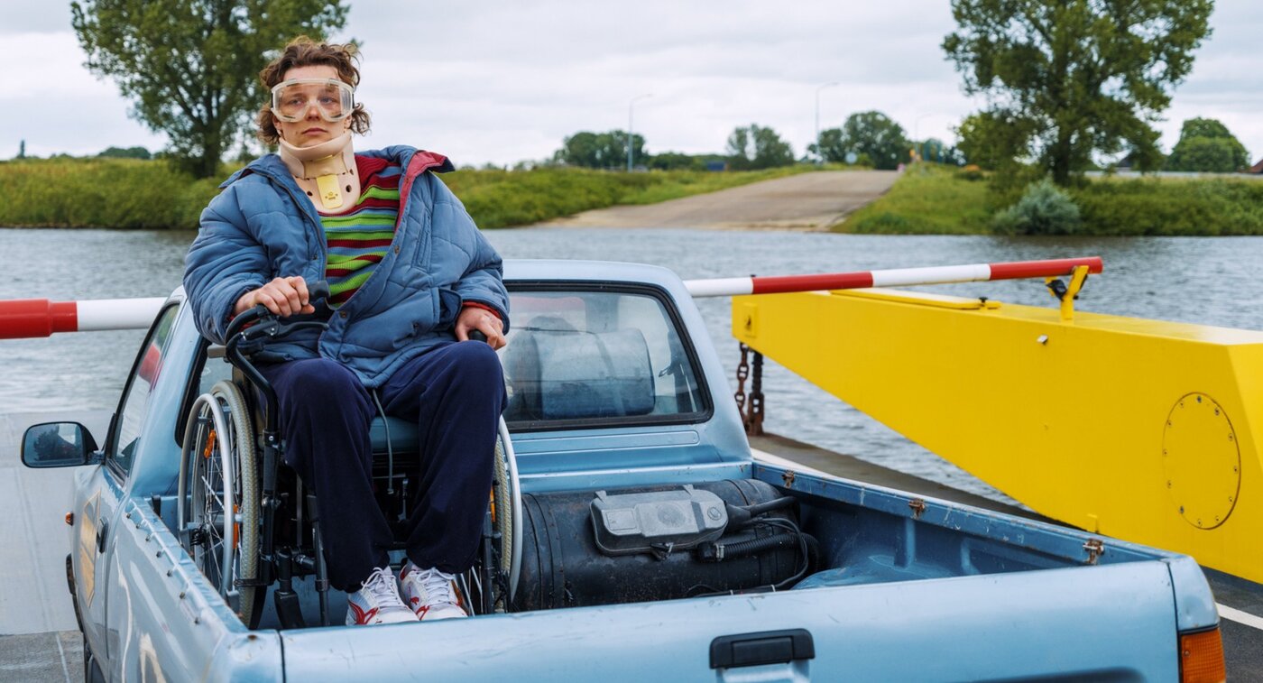 Joe speedboot still 2